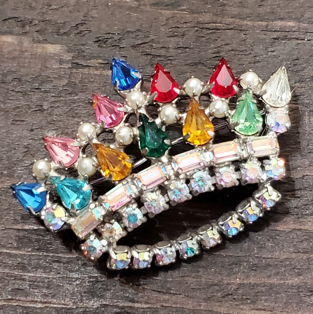 Beautiful Vintage, B. David Mothers Crown Brooch